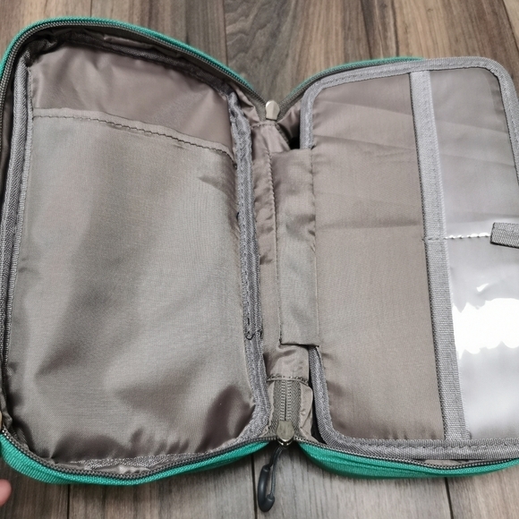 GREEN zipper storage bag - Picture 7 of 16